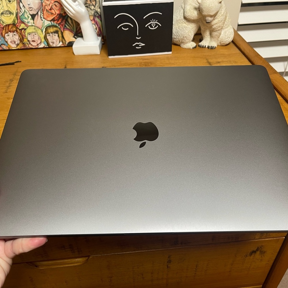 MacBook Pro 2017 15 Inch Touch Bar Space Gray Grey EXCELLENT CONDITION 250 GB